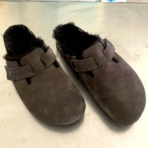 BIRKENSTOCKS - 43 EU Men’s. Black Shearling interior & graphite nubuck exterior